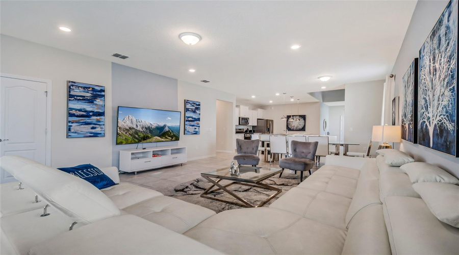 Davenport, Florida 33837, 7 Bedroom Bedrooms, ,4 Bathroombathrooms,Residential,For Sale,Oakmoss,0,Mfrs5159509