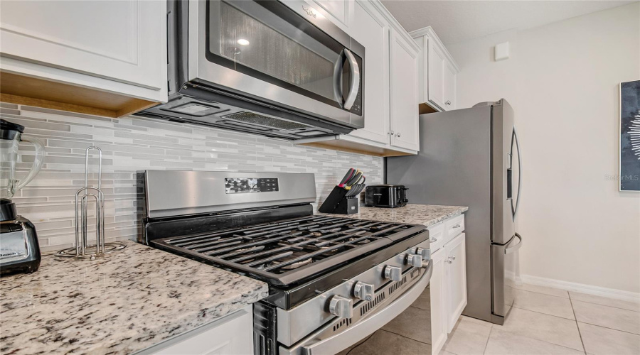 Davenport, Florida 33837, 7 Bedroom Bedrooms, ,4 Bathroombathrooms,Residential,For Sale,Oakmoss,0,Mfrs5159509