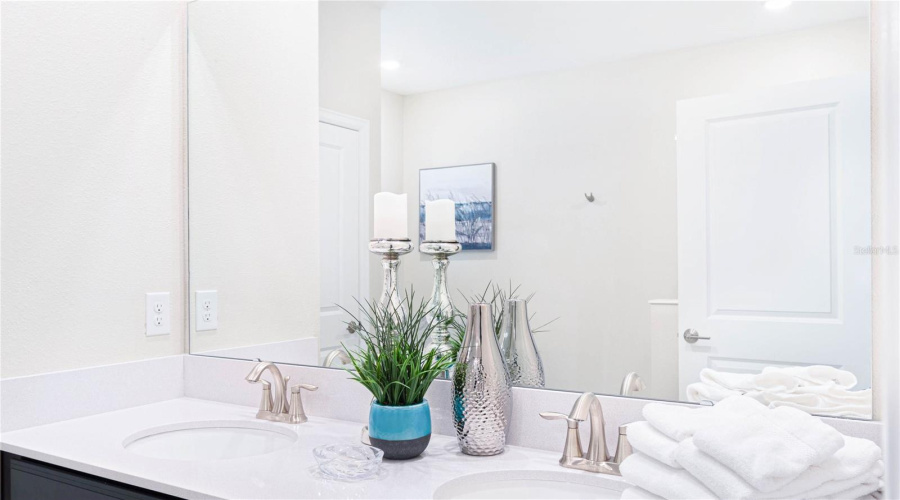 Davenport, Florida 33896, 10 Bedroom Bedrooms, ,5 Bathroombathrooms,Residential,For Sale,Drop,0,Mfro6451055