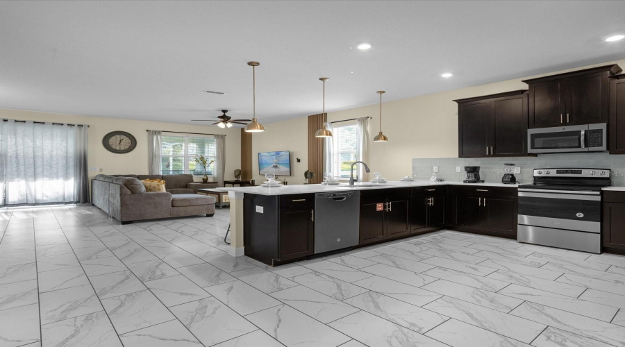 Davenport, Florida 33896, 8 Bedroom Bedrooms, ,5 Bathroombathrooms,Residential,For Sale,Flange,0,Mfro6451162