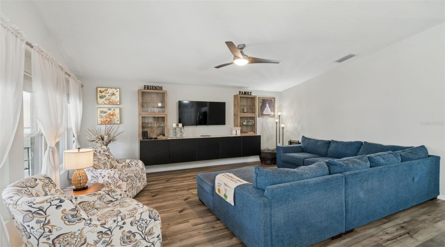 Davenport, Florida 33837, 4 Bedroom Bedrooms, ,2 Bathroombathrooms,Residential,For Sale,Oakwood,0,Mfrs5159910