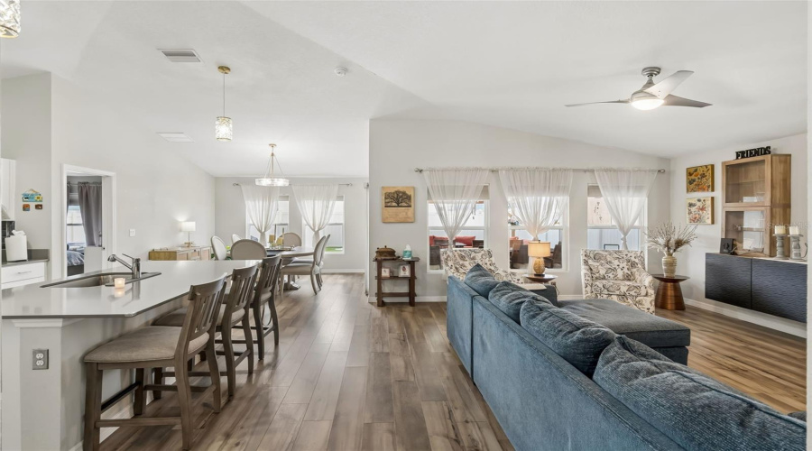 Davenport, Florida 33837, 4 Bedroom Bedrooms, ,2 Bathroombathrooms,Residential,For Sale,Oakwood,0,Mfrs5159910