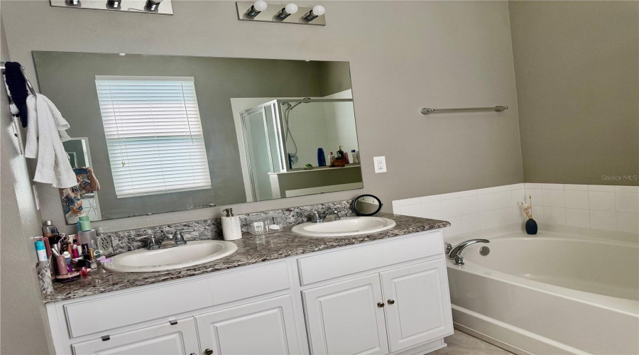 Kissimmee, Florida 34746, 4 Bedroom Bedrooms, ,2 Bathroombathrooms,Residential,For Sale,Boating,0,Mfrs5146545