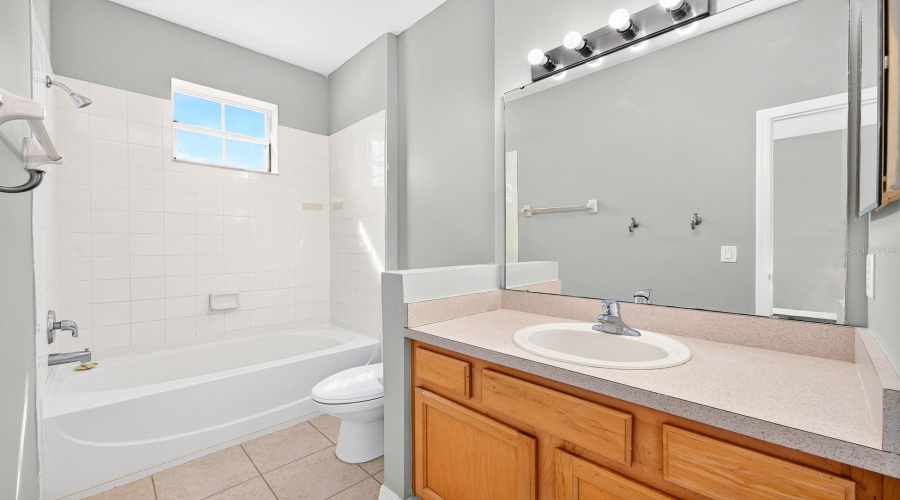 Second Full/En-Suite Bath.