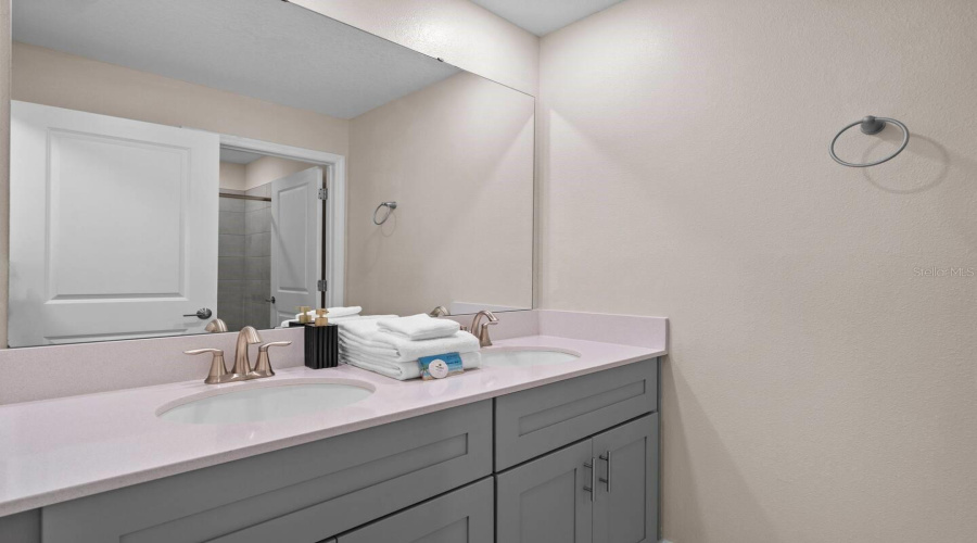 Kissimmee, Florida 34746, 4 Bedroom Bedrooms, ,3 Bathroombathrooms,Residential,For Sale,Reading,0,Mfro6321622