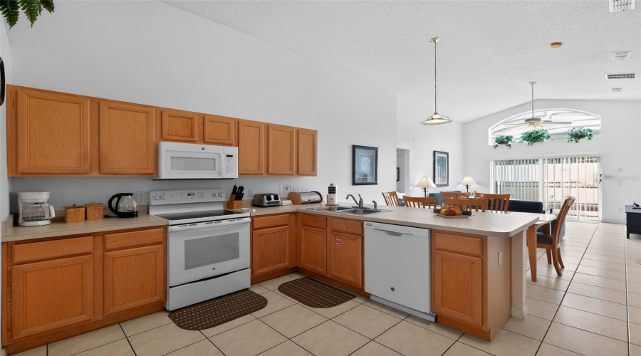 Kissimmee, Florida 34746, 4 Bedroom Bedrooms, ,3 Bathroombathrooms,Residential,For Sale,Seasons,0,Mfro6415764