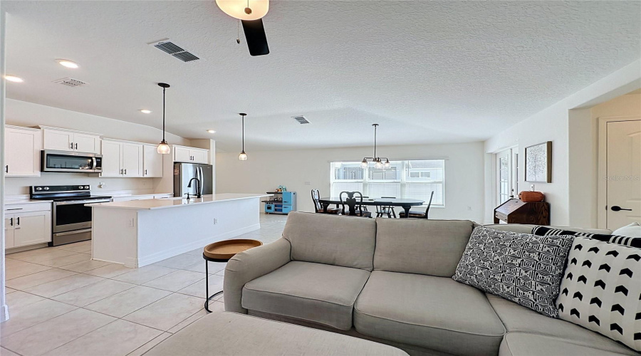 Davenport, Florida 33897, 4 Bedroom Bedrooms, ,2 Bathroombathrooms,Residential,For Sale,Papaya Cir,0,Mfrs5159701