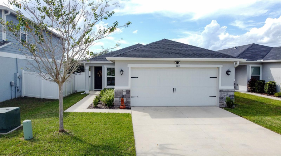 Davenport, Florida 33897, 4 Bedroom Bedrooms, ,2 Bathroombathrooms,Residential,For Sale,Papaya Cir,0,Mfrs5159701