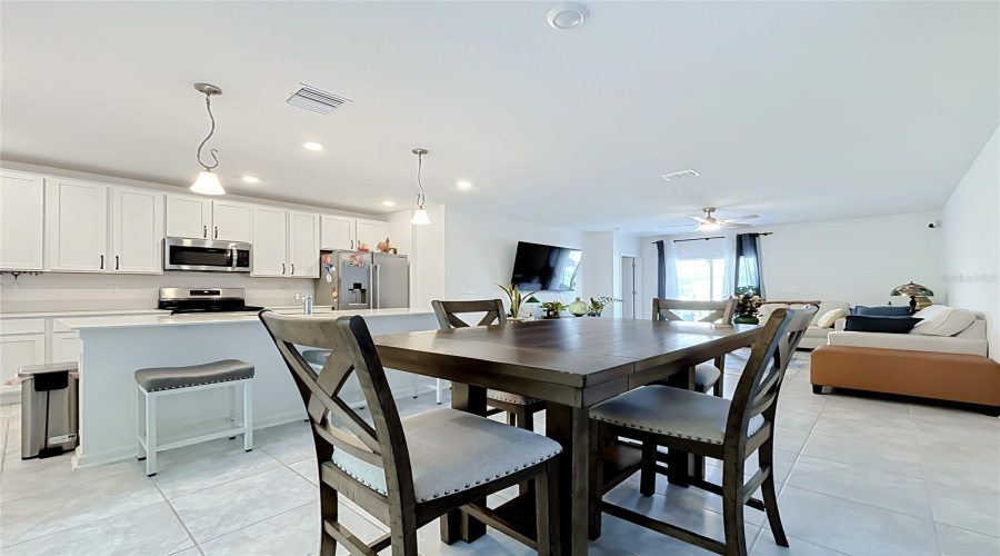 Kissimmee, Florida 34746, 5 Bedroom Bedrooms, ,2 Bathroombathrooms,Residential,For Sale,Twisted Twig,0,Mfrs5159982