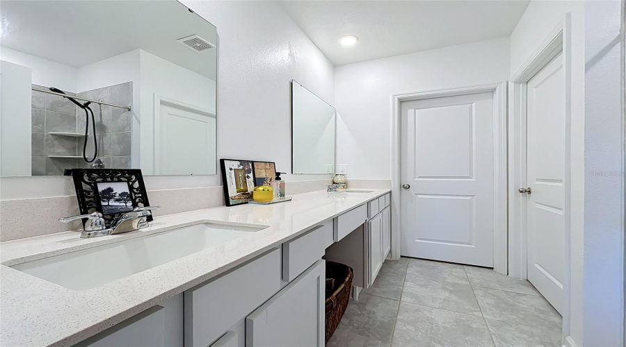 Kissimmee, Florida 34746, 5 Bedroom Bedrooms, ,2 Bathroombathrooms,Residential,For Sale,Twisted Twig,0,Mfrs5159982