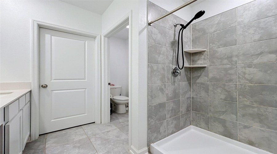 Kissimmee, Florida 34746, 5 Bedroom Bedrooms, ,2 Bathroombathrooms,Residential,For Sale,Twisted Twig,0,Mfrs5159982