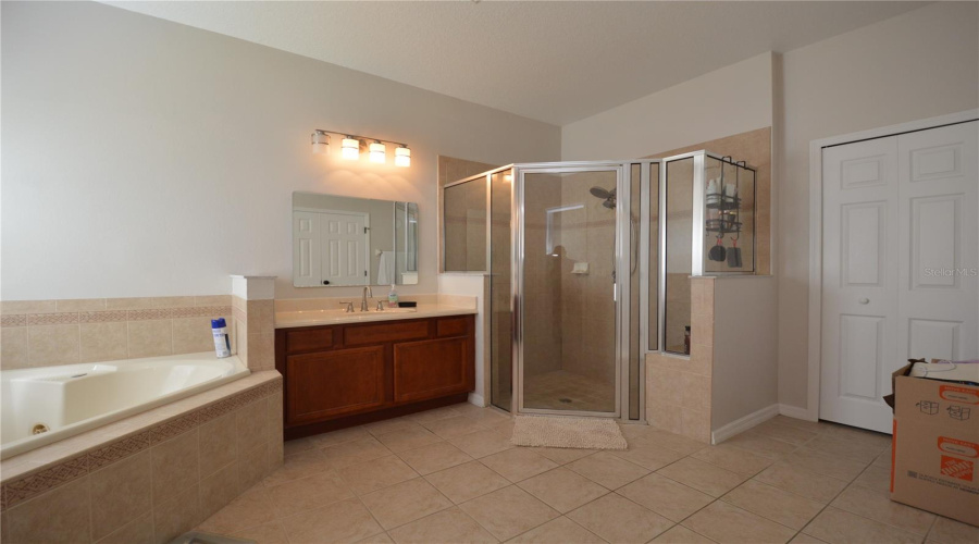 Kissimmee, Florida 34746, 5 Bedroom Bedrooms, ,4 Bathroombathrooms,Residential,For Sale,Shoreside,0,Mfrs5157578