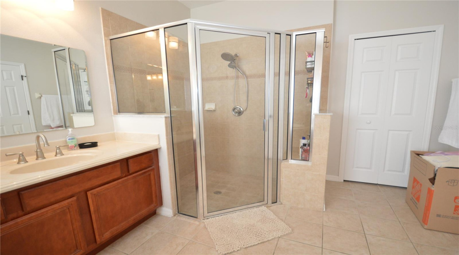 Kissimmee, Florida 34746, 5 Bedroom Bedrooms, ,4 Bathroombathrooms,Residential,For Sale,Shoreside,0,Mfrs5157578