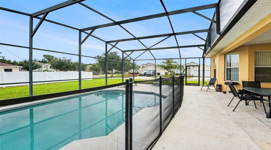 Private Swimming Pool With Screen-Enclosure