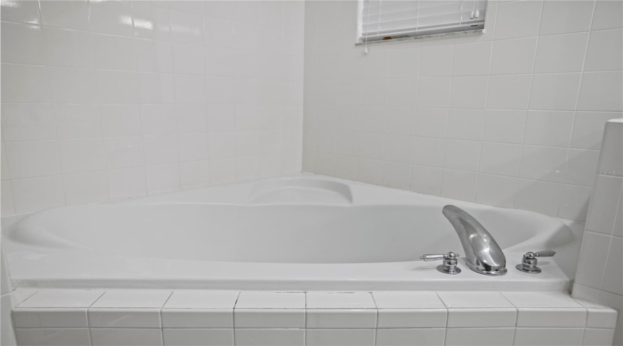 Kissimmee, Florida 34747, 3 Bedroom Bedrooms, ,2 Bathroombathrooms,Residential,For Sale,Pirates Retreat,0,Mfro6272109