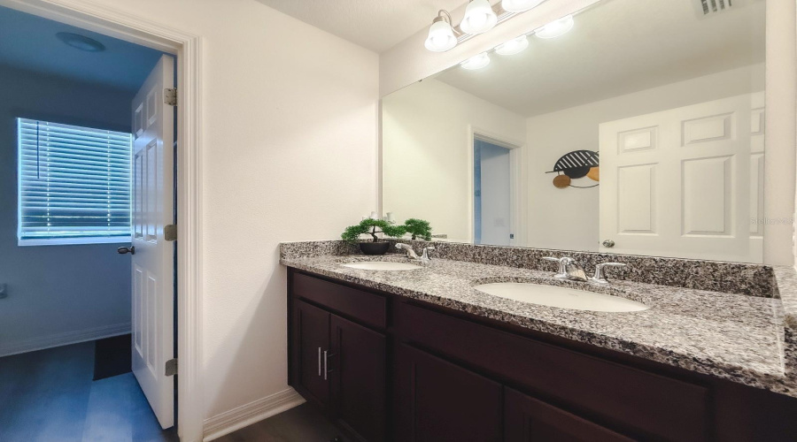 Kissimmee, Florida 34746, 4 Bedroom Bedrooms, ,3 Bathroombathrooms,Residential,For Sale,Royal Point,0,Mfro6442495
