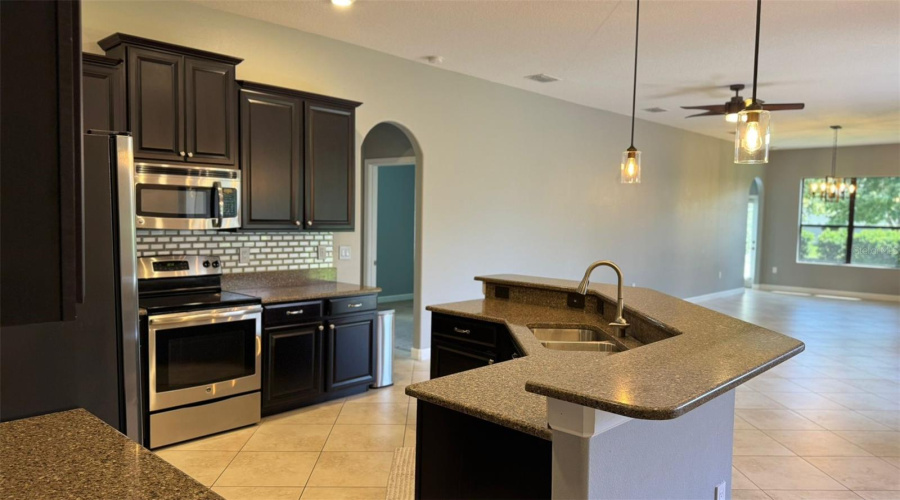 Davenport, Florida 33896, 4 Bedroom Bedrooms, ,4 Bathroombathrooms,Residential,For Sale,Deuce,0,Mfro6450492
