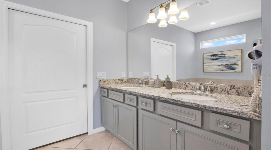 Davenport, Florida 33837, 6 Bedroom Bedrooms, ,4 Bathroombathrooms,Residential,For Sale,Oakmoss,0,Mfro6450882