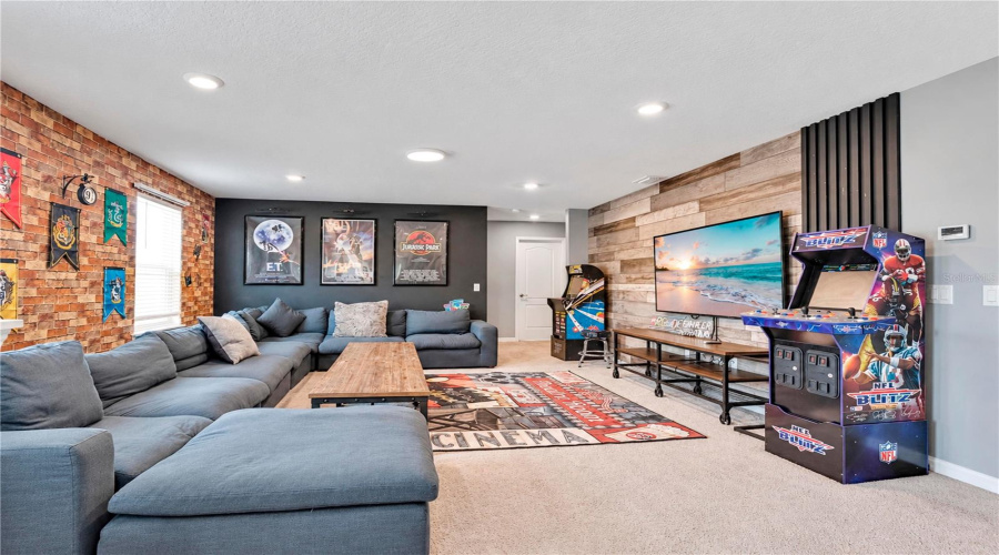 Davenport, Florida 33837, 6 Bedroom Bedrooms, ,4 Bathroombathrooms,Residential,For Sale,Oakmoss,0,Mfro6450882
