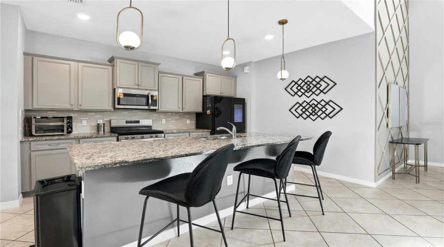 Davenport, Florida 33837, 6 Bedroom Bedrooms, ,4 Bathroombathrooms,Residential,For Sale,Oakmoss,0,Mfro6450882