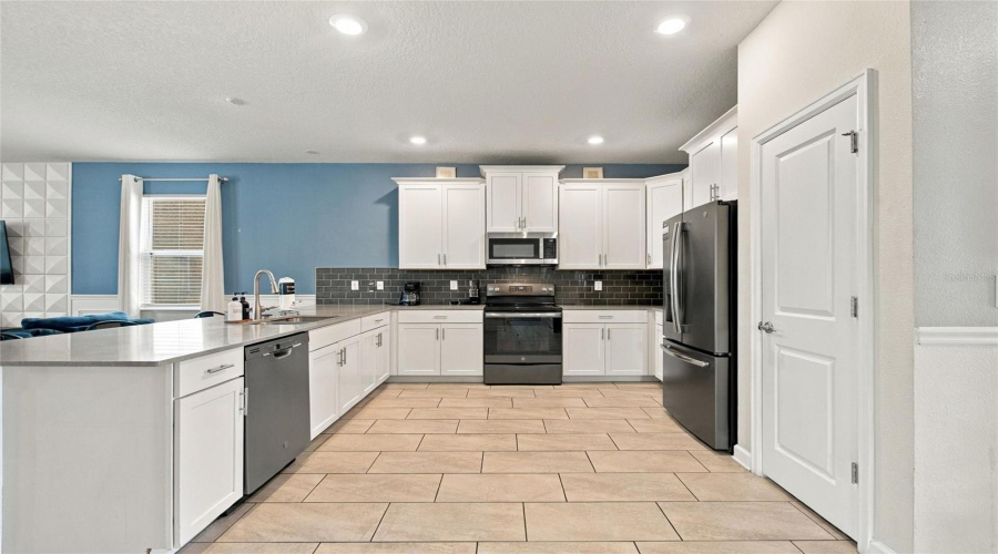 Davenport, Florida 33896, 8 Bedroom Bedrooms, ,5 Bathroombathrooms,Residential,For Sale,Pebble Beach,0,Mfrs5160003