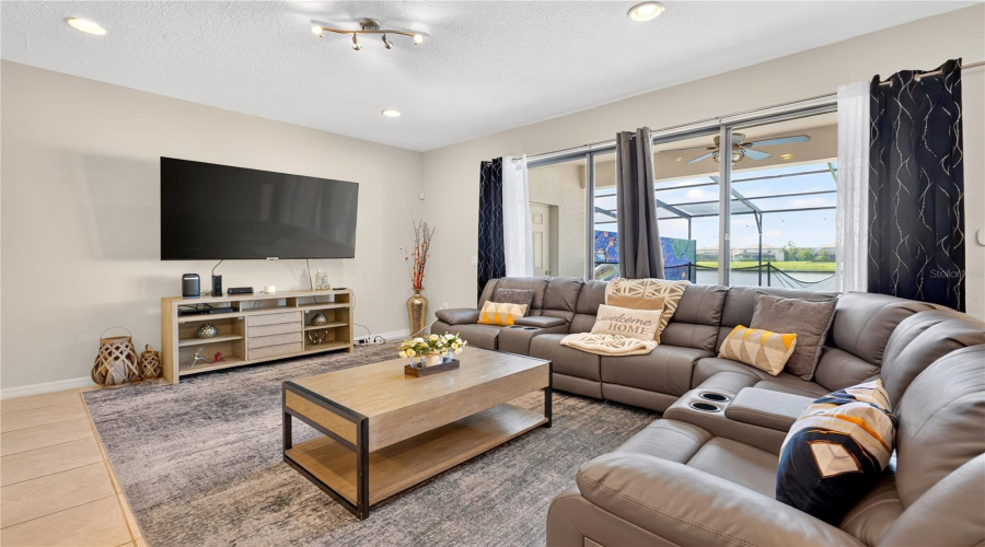Kissimmee, Florida 34747, 4 Bedroom Bedrooms, ,3 Bathroombathrooms,Residential,For Sale,Geneve Ct,0,Mfro6448106
