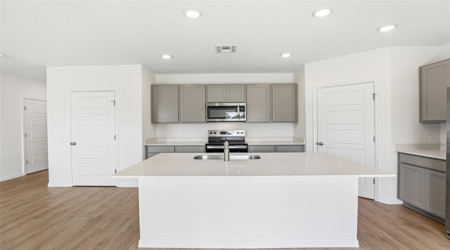 Davenport, Florida 33837, 4 Bedroom Bedrooms, ,2 Bathroombathrooms,Residential,For Sale,Rolling Lake,0,Mfro6452188