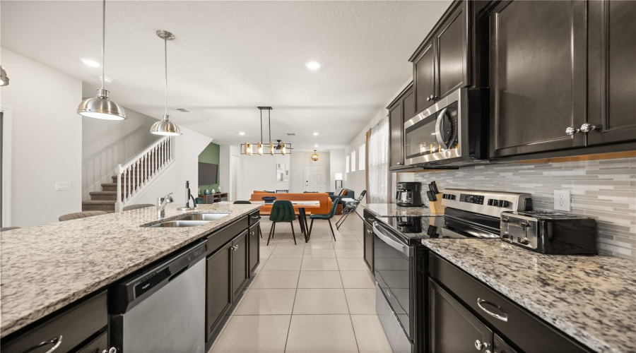 Davenport, Florida 33897, 5 Bedroom Bedrooms, ,5 Bathroombathrooms,Residential,For Sale,Lana,0,Mfro6441777