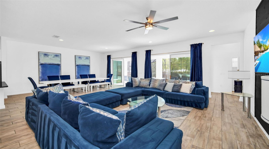 Kissimmee, Florida 34746, 12 Bedroom Bedrooms, ,11 Bathroombathrooms,Residential,For Sale,Marcello,0,Mfro6443143