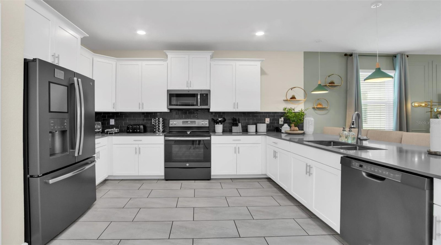 Kissimmee, Florida 34746, 9 Bedroom Bedrooms, ,5 Bathroombathrooms,Residential,For Sale,Narrative,0,Mfro6443213