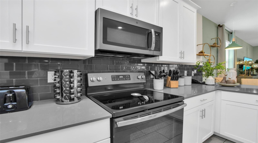 Kissimmee, Florida 34746, 9 Bedroom Bedrooms, ,5 Bathroombathrooms,Residential,For Sale,Narrative,0,Mfro6443213