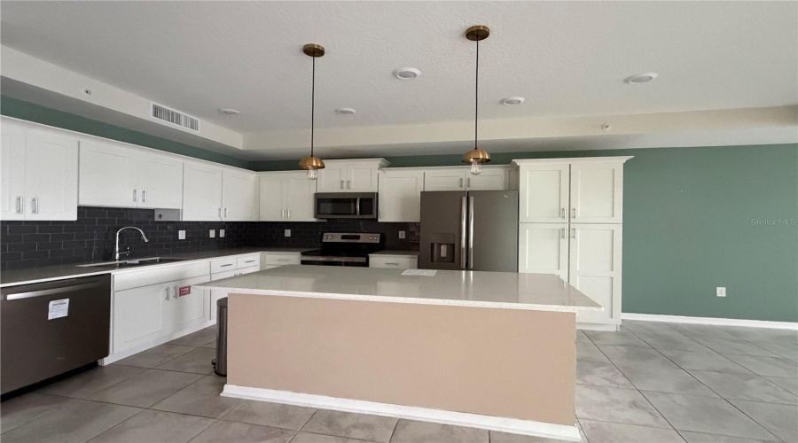 Kissimmee, Florida 34746, 2 Bedroom Bedrooms, ,2 Bathroombathrooms,Residential,For Sale,Paradox,0,Mfrs5157572