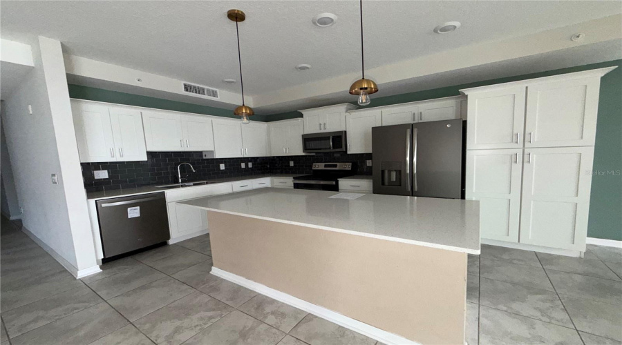 Kissimmee, Florida 34746, 2 Bedroom Bedrooms, ,2 Bathroombathrooms,Residential,For Sale,Paradox,0,Mfrs5157572