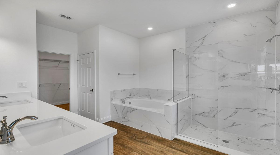 Orlando, Florida 32836, 4 Bedroom Bedrooms, ,3 Bathroombathrooms,Residential,For Sale,Lemon Lake,0,Mfro6452433
