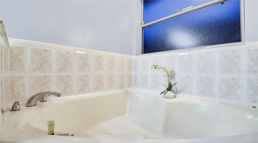 Kissimmee, Florida 34746, 4 Bedroom Bedrooms, ,3 Bathroombathrooms,Residential,For Sale,Emerald Green,0,Mfrtb8541919