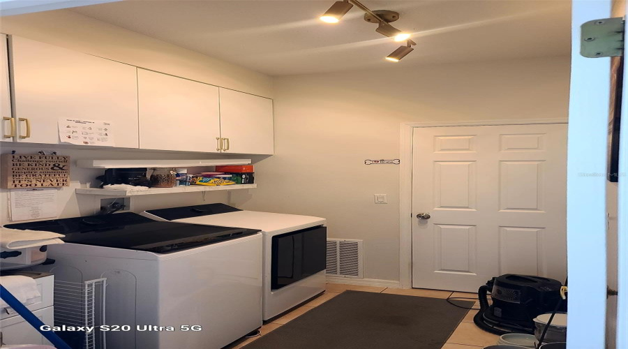Kissimmee, Florida 34746, 7 Bedroom Bedrooms, ,4 Bathroombathrooms,Residential,For Sale,Fox Glen,0,Mfrs5157281