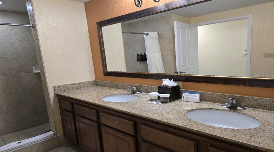 Orlando, Florida 32821, 3 Bedroom Bedrooms, ,2 Bathroombathrooms,Residential,For Sale,Floridays Resort,0,Mfro6397169