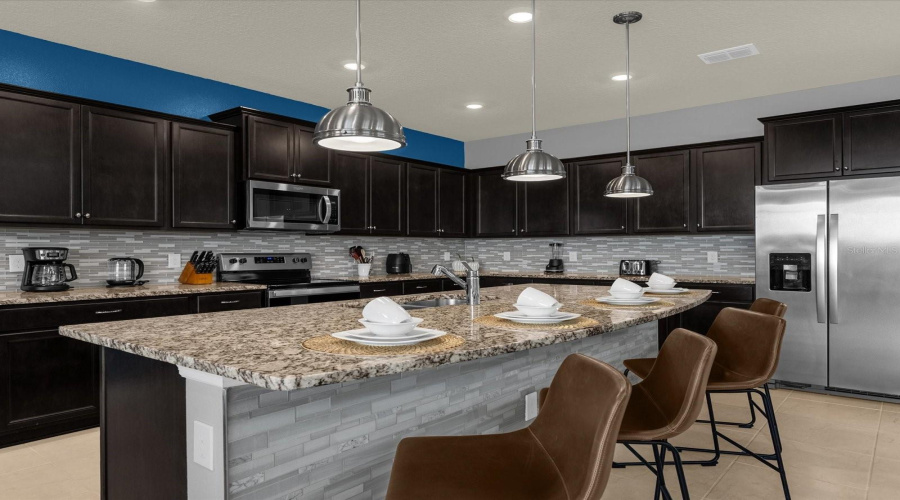 Davenport, Florida 33897, 10 Bedroom Bedrooms, ,8 Bathroombathrooms,Residential,For Sale,Lana Ave,0,Mfro6451948