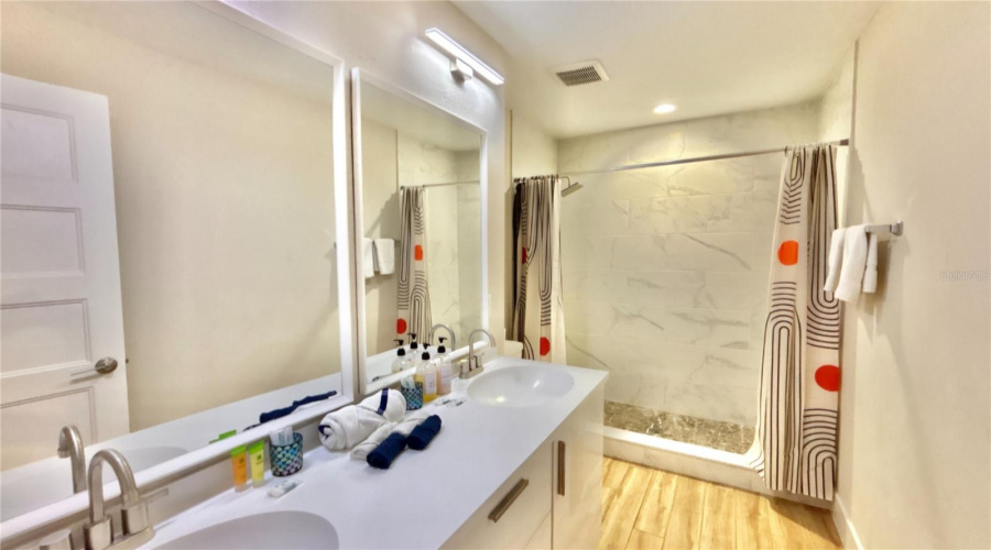 Kissimmee, Florida 34746, 4 Bedroom Bedrooms, ,2 Bathroombathrooms,Residential,For Sale,Summer Flowers,0,Mfro6451135