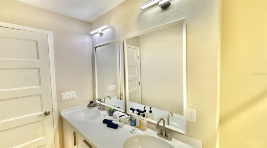 Kissimmee, Florida 34746, 4 Bedroom Bedrooms, ,2 Bathroombathrooms,Residential,For Sale,Summer Flowers,0,Mfro6451135