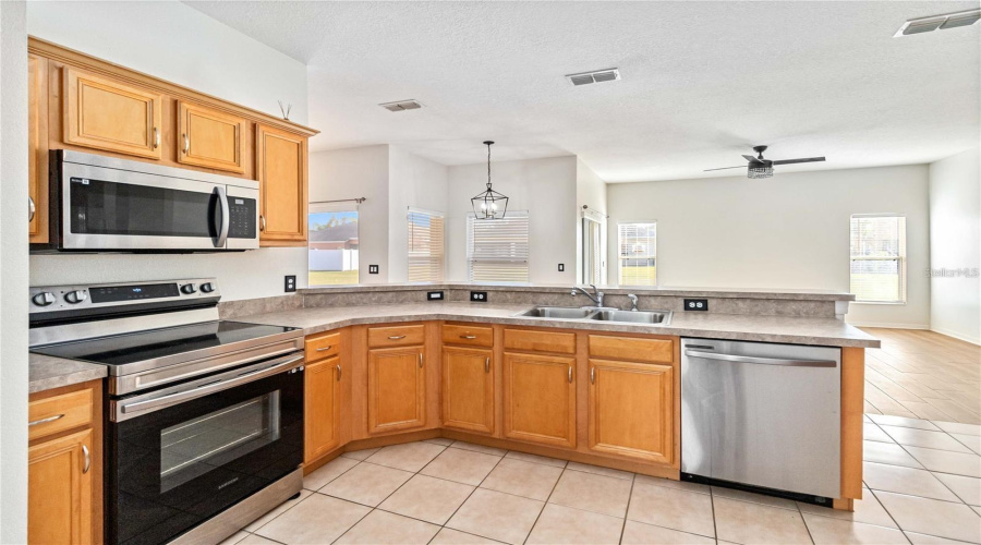 Kissimmee, Florida 34746, 3 Bedroom Bedrooms, ,2 Bathroombathrooms,Residential,For Sale,Northwoods,0,Mfrs5158385