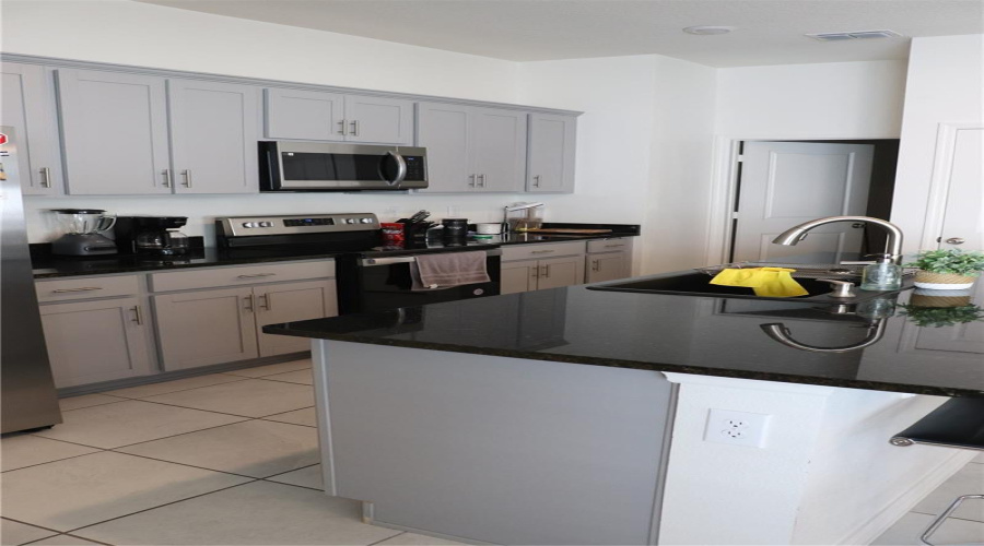 Davenport, Florida 33897, 4 Bedroom Bedrooms, ,2 Bathroombathrooms,Residential,For Sale,Papaya,0,Mfrs5159940