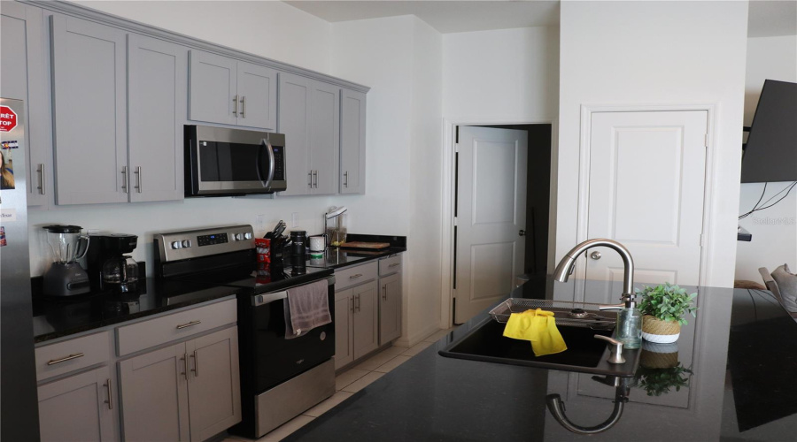 Davenport, Florida 33897, 4 Bedroom Bedrooms, ,2 Bathroombathrooms,Residential,For Sale,Papaya,0,Mfrs5159940