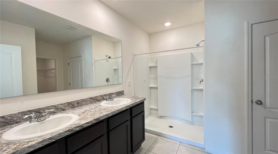 Davenport, Florida 33897, 4 Bedroom Bedrooms, ,2 Bathroombathrooms,Residential,For Sale,Fox Squirrel,0,Mfrs5159879