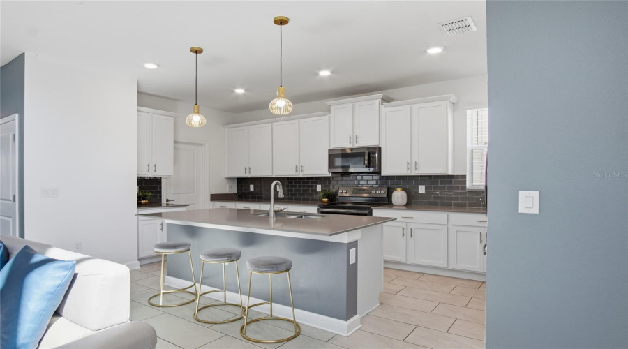 Kissimmee, Florida 34746, 5 Bedroom Bedrooms, ,5 Bathroombathrooms,Residential,For Sale,Paragraph,0,Mfro6451278