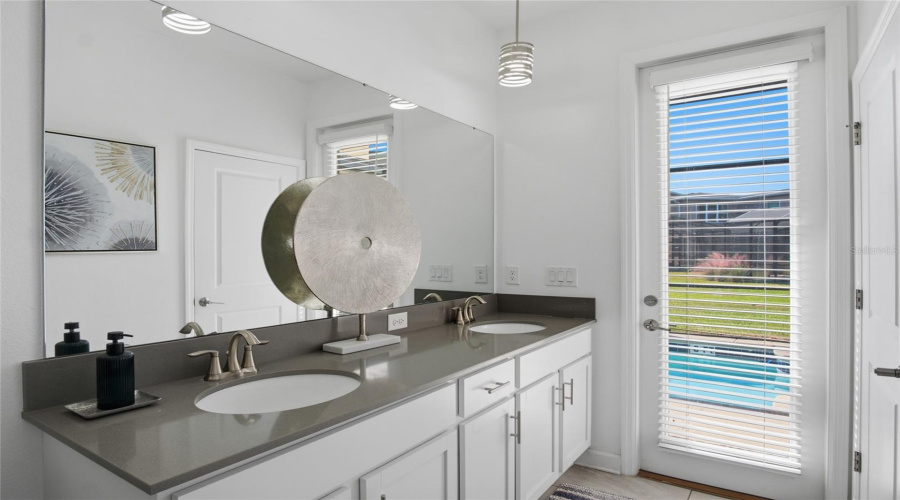 Kissimmee, Florida 34746, 5 Bedroom Bedrooms, ,5 Bathroombathrooms,Residential,For Sale,Paragraph,0,Mfro6451278