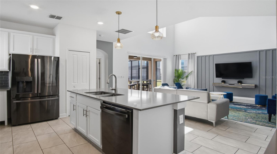 Kissimmee, Florida 34746, 5 Bedroom Bedrooms, ,5 Bathroombathrooms,Residential,For Sale,Paragraph,0,Mfro6451278