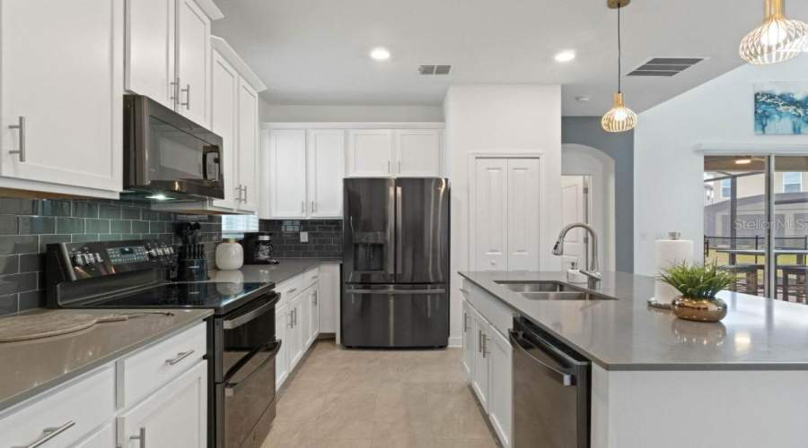 Kissimmee, Florida 34746, 5 Bedroom Bedrooms, ,5 Bathroombathrooms,Residential,For Sale,Paragraph,0,Mfro6451278