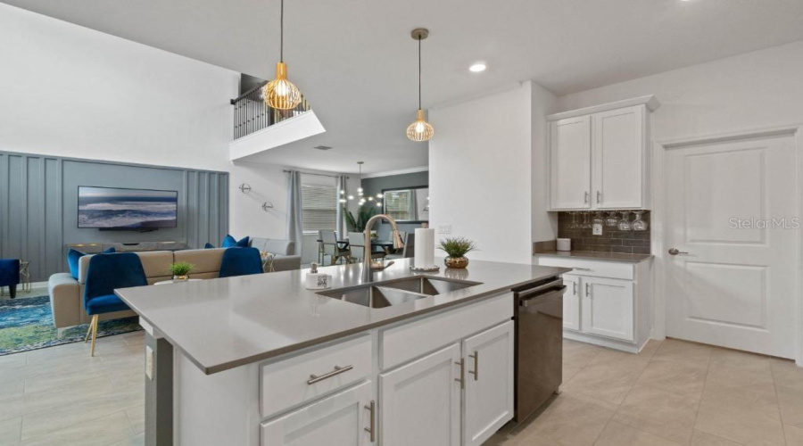 Kissimmee, Florida 34746, 5 Bedroom Bedrooms, ,5 Bathroombathrooms,Residential,For Sale,Paragraph,0,Mfro6451278