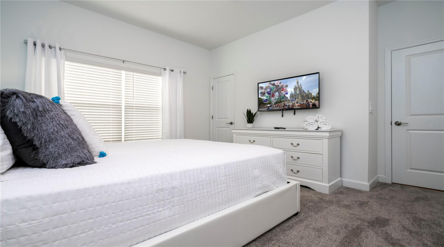 Kissimmee, Florida 34746, 4 Bedroom Bedrooms, ,3 Bathroombathrooms,Residential,For Sale,Reading,0,Mfro6409867